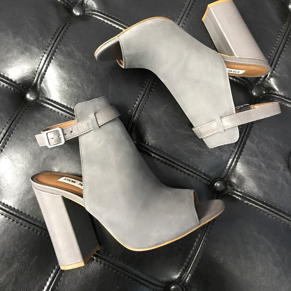 Steve Madden NEW IN BOX grey Carnabi